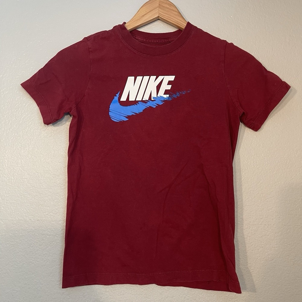 The Nike Tee Boys Medium Maroon Short Sleeve 100% Cotton Casual School Outdoor